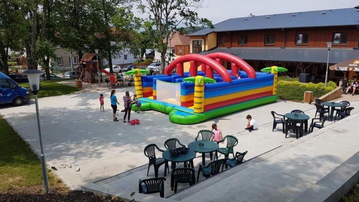 ATRAKCE NA DĚTSKÉ OSLAVY - atrakce na dětské oslavy, půjčovna atrakcí na oslavu, skákací hrady na rodinou oslavu, skákací hrad pro děti na oslavu narozenin, skákadlo na narozeniny